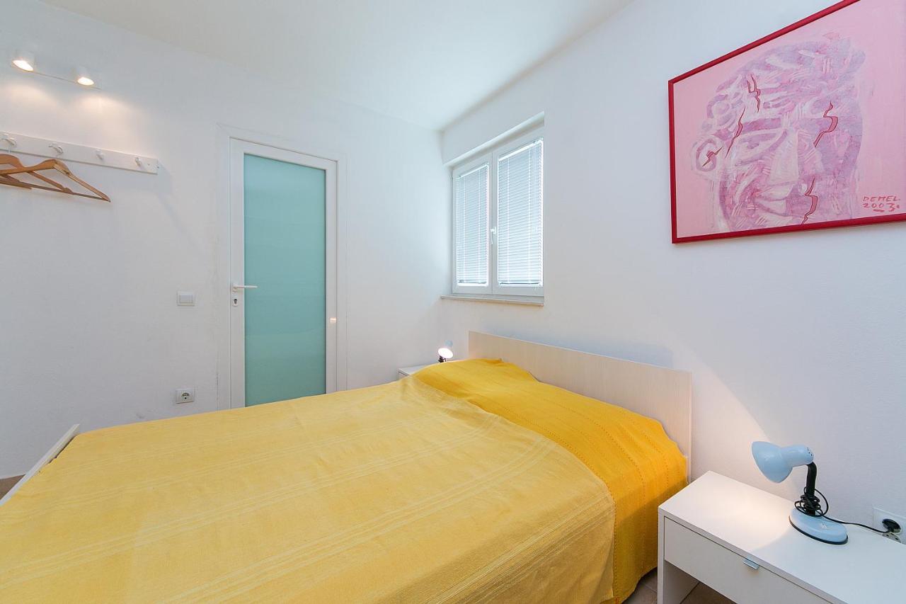 Apartment With A Parking Space Brela, Makarska - 16596 *